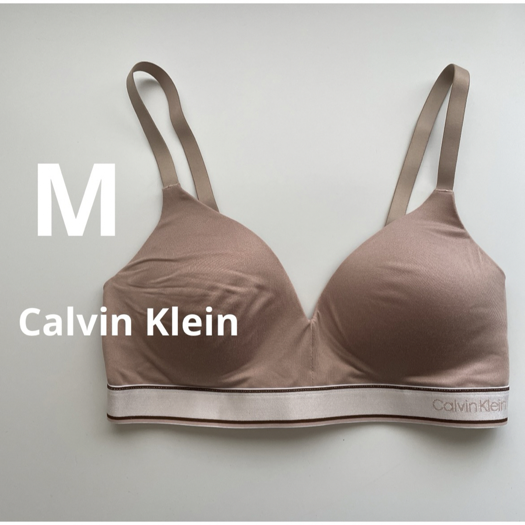 Calvin Klein(カルバンクライン)の新品　カルバンクライン　Mサイズ　ピンクベージュ　ワイヤレスブラ　ノンワイヤー レディースの下着/アンダーウェア(ブラ)の商品写真