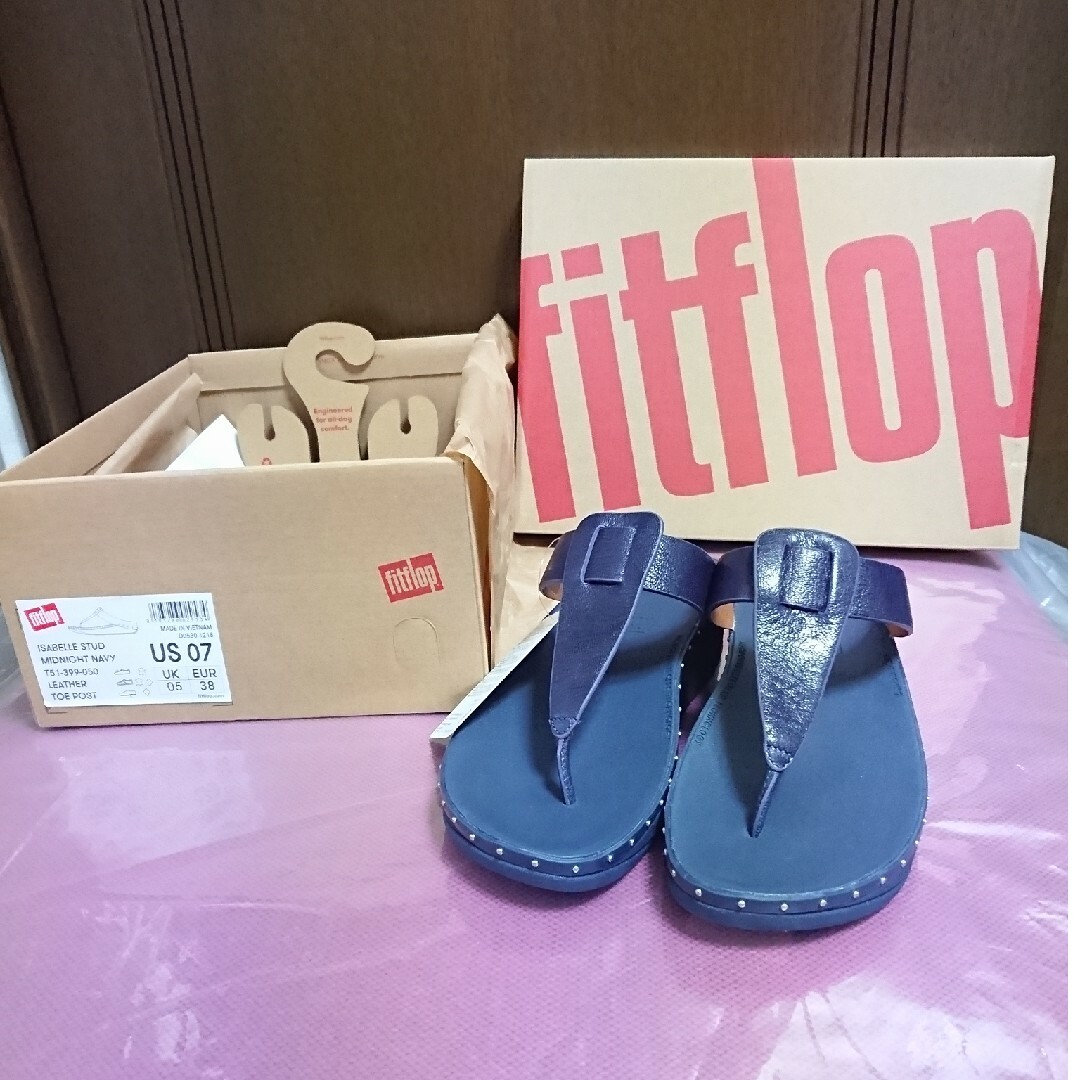 fitflop(フィットフロップ)のフィットフロップ    新品  サンダル  US7  ネイビー レディースの靴/シューズ(サンダル)の商品写真