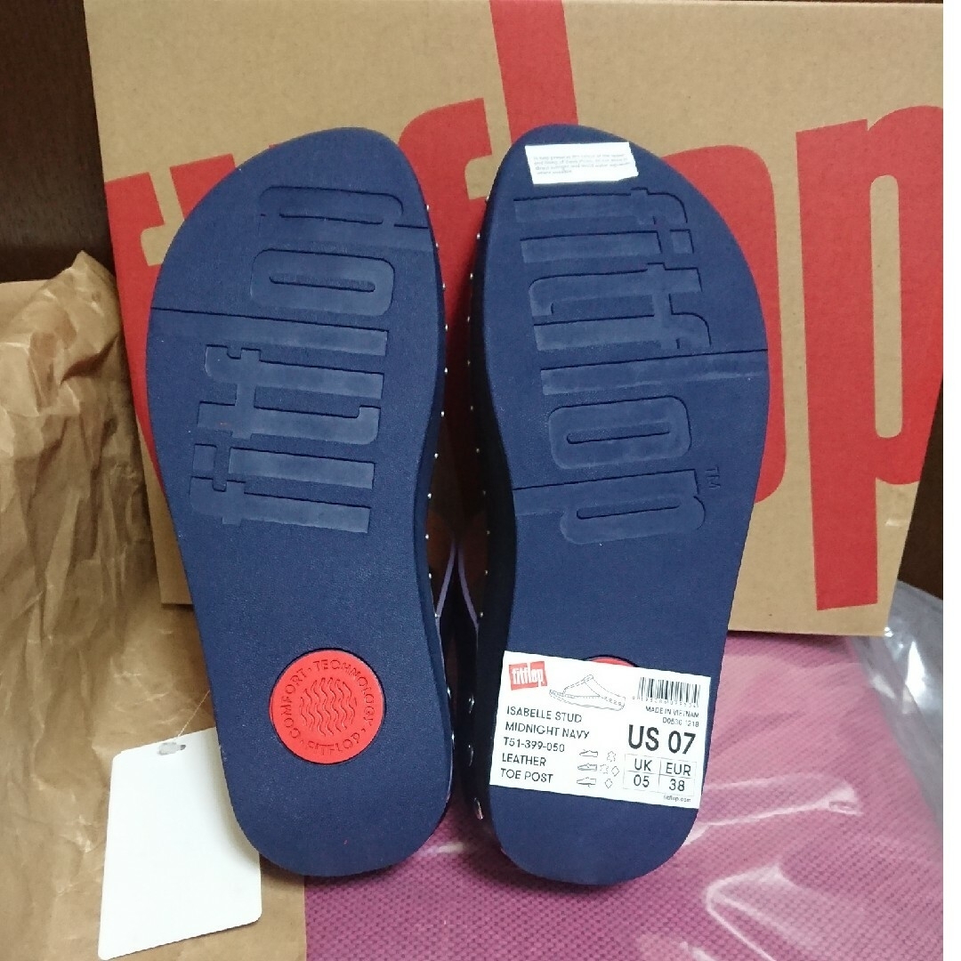 fitflop(フィットフロップ)のフィットフロップ    新品  サンダル  US7  ネイビー レディースの靴/シューズ(サンダル)の商品写真