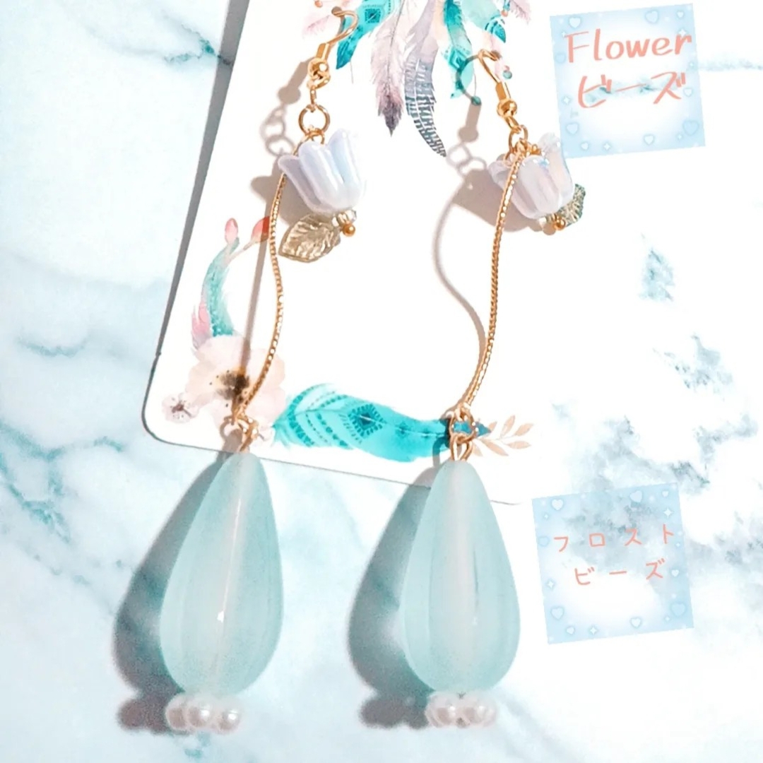 【フロスト】【土日限定100円引き】ひねりツイストFlowerピアス/イヤリング レディースのアクセサリー(ピアス)の商品写真