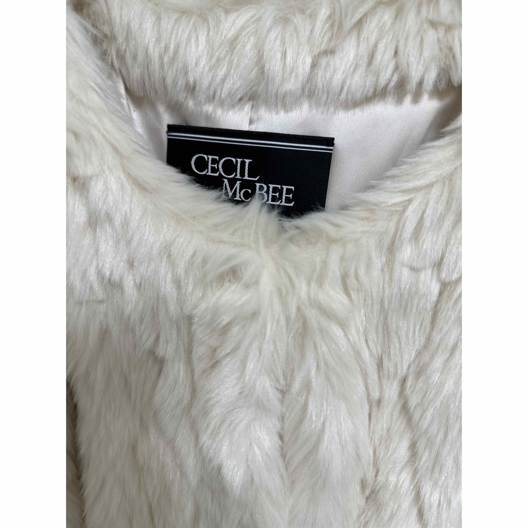 CECIL McBEE(セシルマクビー)のCECILMcBEEファーコート レディースのジャケット/アウター(毛皮/ファーコート)の商品写真