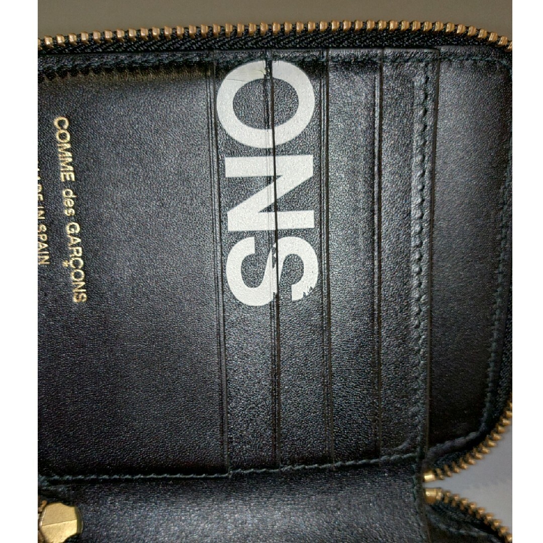 WALLET COMME des GARCONS(ウォレットコムデギャルソン)のCOMME DES GARCONS メンズ二つ折り財布 HUGE LOGO S… メンズのファッション小物(折り財布)の商品写真