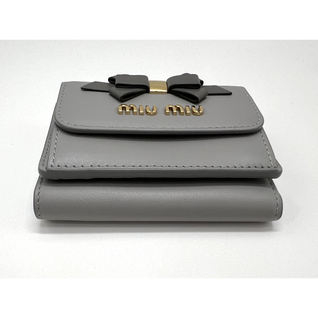 miumiu(ミュウミュウ)のmiu miu ミュウミュウ ３つ折り コンパクトウォレット 財布 グレー リボン レザー CALF FIOCCO NUBE＋MARMO 5MH020 超美品 レディースのファッション小物(財布)の商品写真