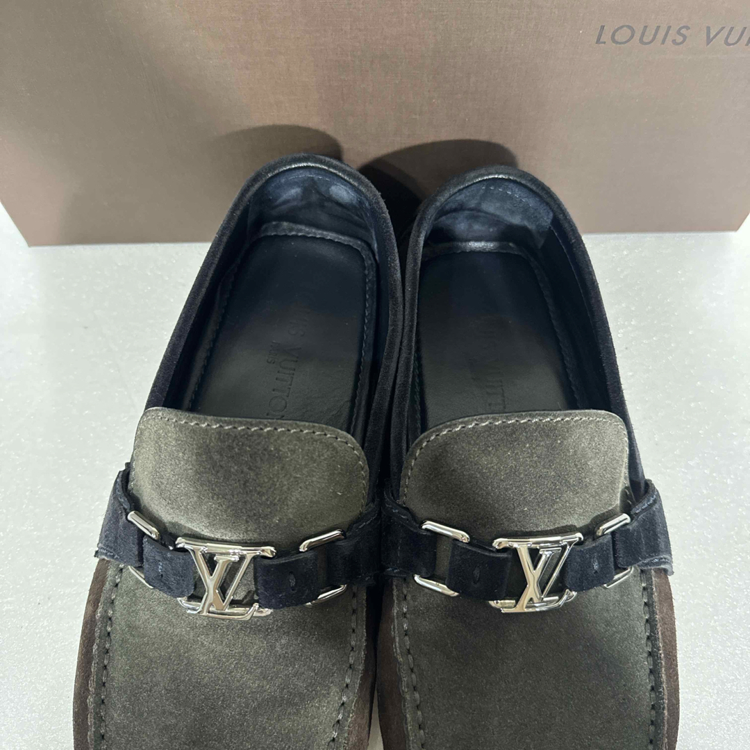 LOUIS VUITTON(ルイヴィトン)のLOUIS VUITTON スウェードドライビングシューズ メンズの靴/シューズ(スリッポン/モカシン)の商品写真