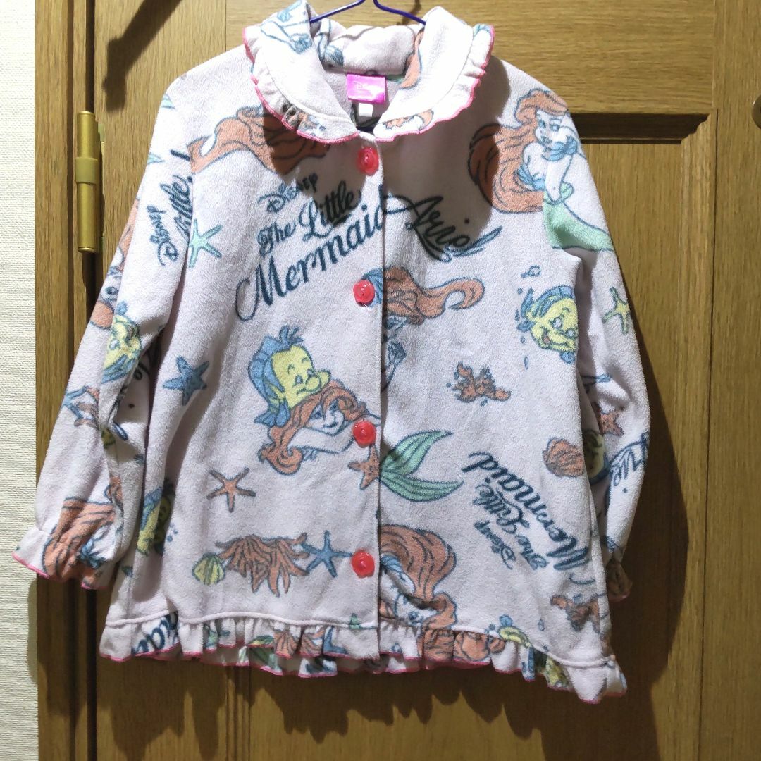Disney(ディズニー)のディズニー　アリエルのパジャマ(上だけ)　サイズ110　(485) キッズ/ベビー/マタニティのキッズ服女の子用(90cm~)(パジャマ)の商品写真
