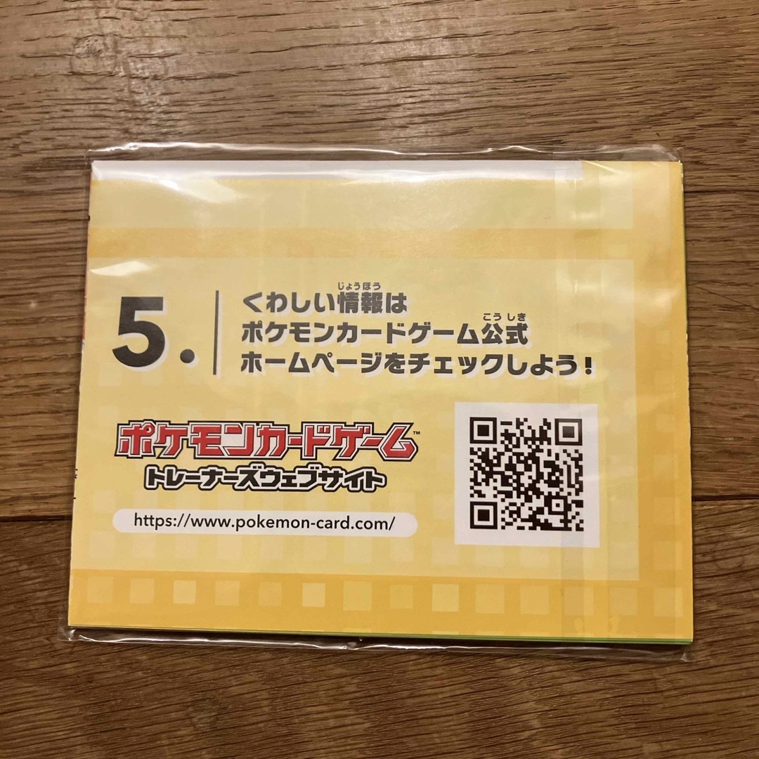 ピカチュウ メダル 紙プレイマット エンタメ/ホビーのトレーディングカード(カードサプライ/アクセサリ)の商品写真