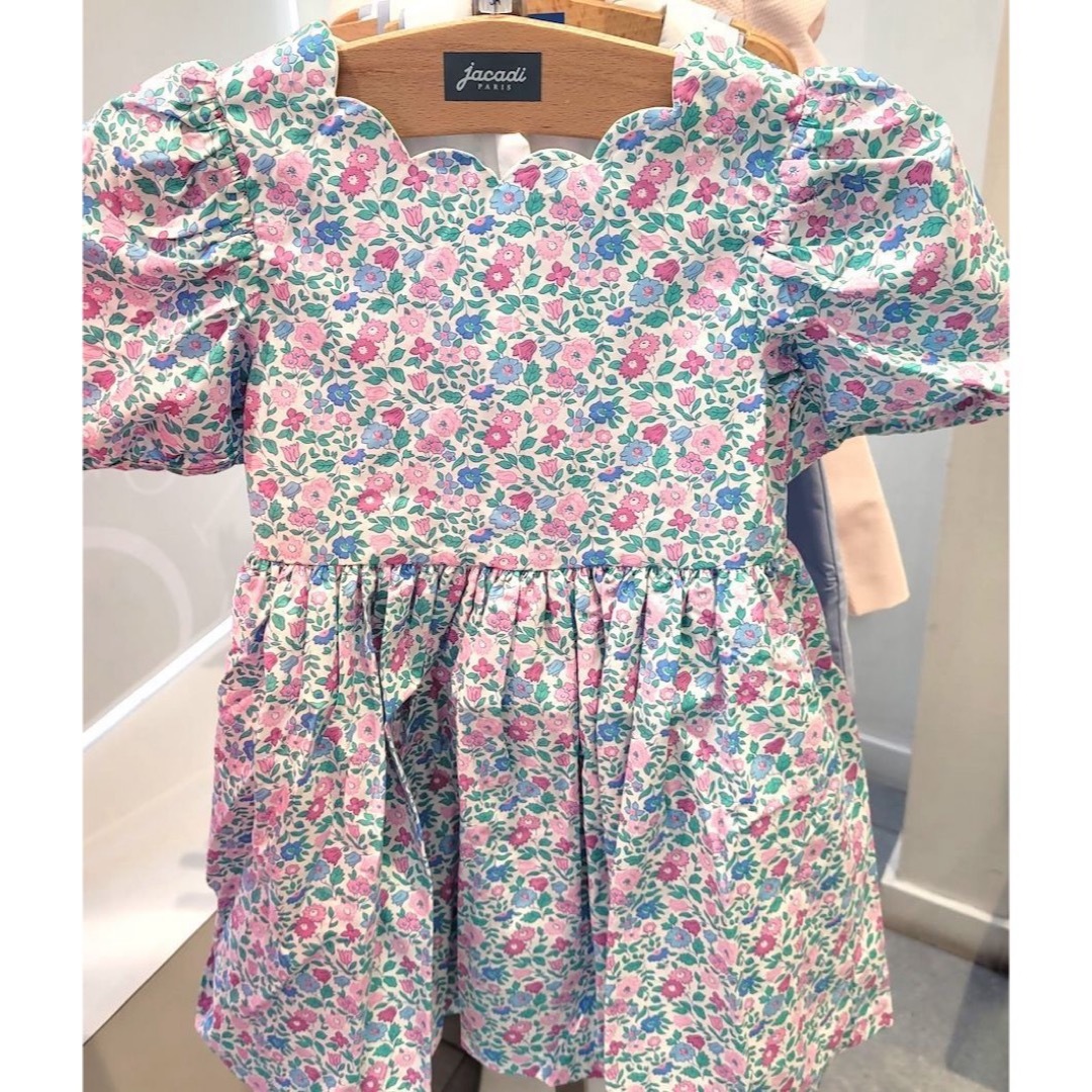 Jacadi(ジャカディ)のJacadi 小花柄ワンピース 116cm キッズ/ベビー/マタニティのキッズ服女の子用(90cm~)(ワンピース)の商品写真