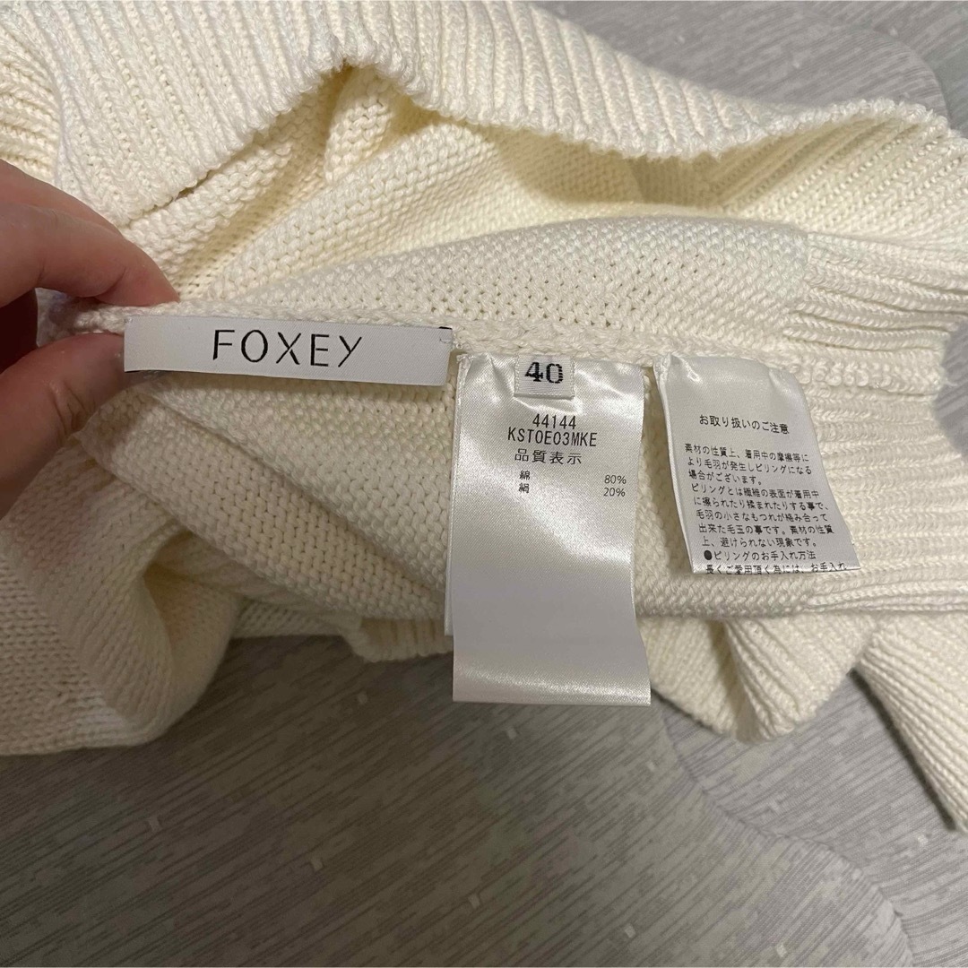 FOXEY(フォクシー)の新品未使用　2024年　フォクシー　シルクコットンニットトップス  ホワイト レディースのトップス(ニット/セーター)の商品写真