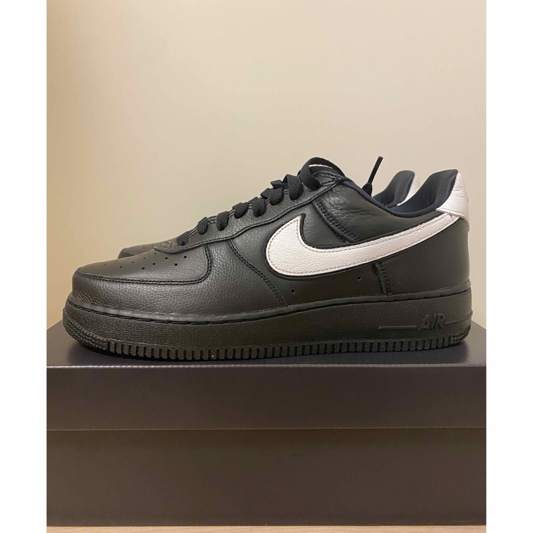 NIKE(ナイキ)の【完売品】NIKE AIR FORCE 1 RETRO QS BLACK メンズの靴/シューズ(スニーカー)の商品写真