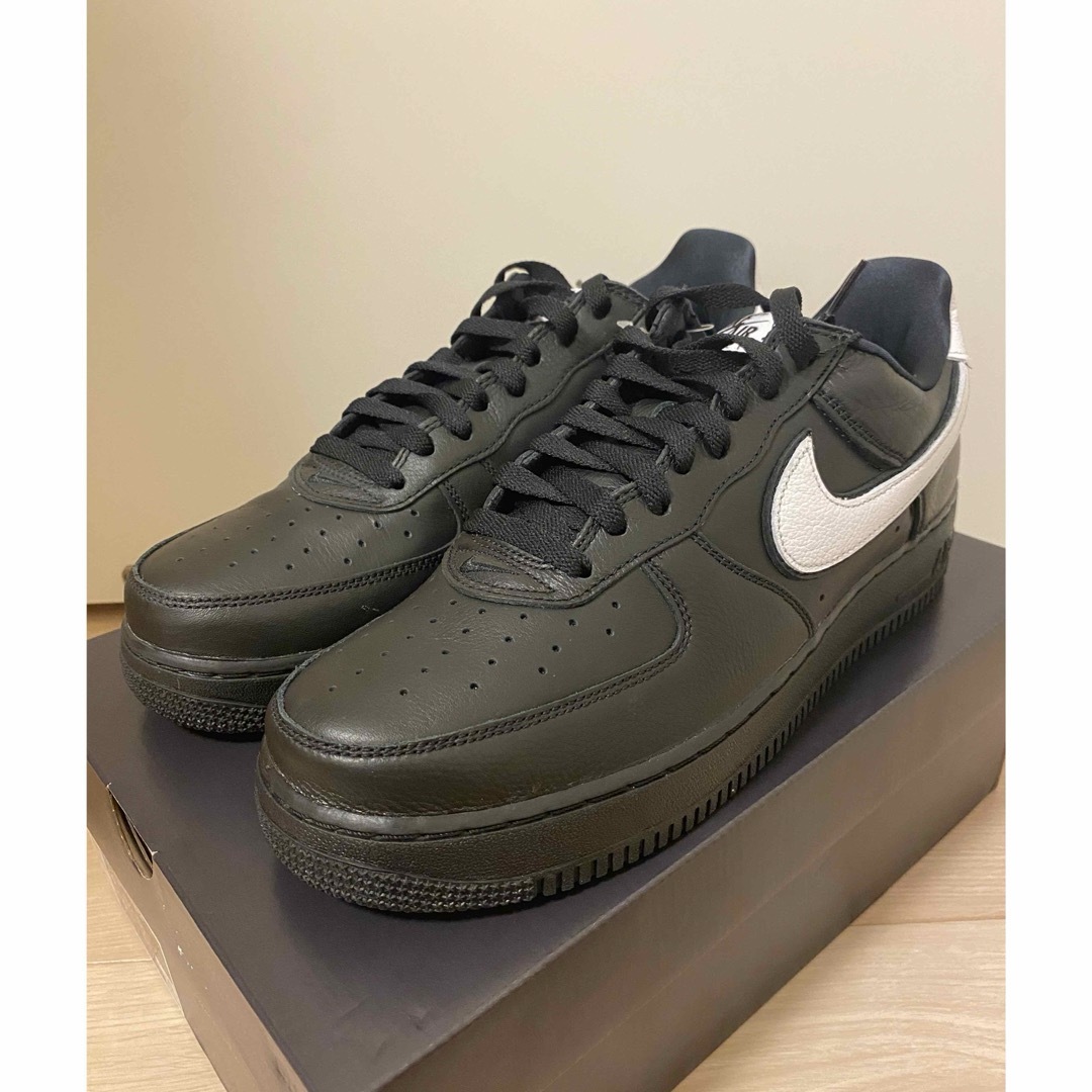 NIKE(ナイキ)の【完売品】NIKE AIR FORCE 1 RETRO QS BLACK メンズの靴/シューズ(スニーカー)の商品写真