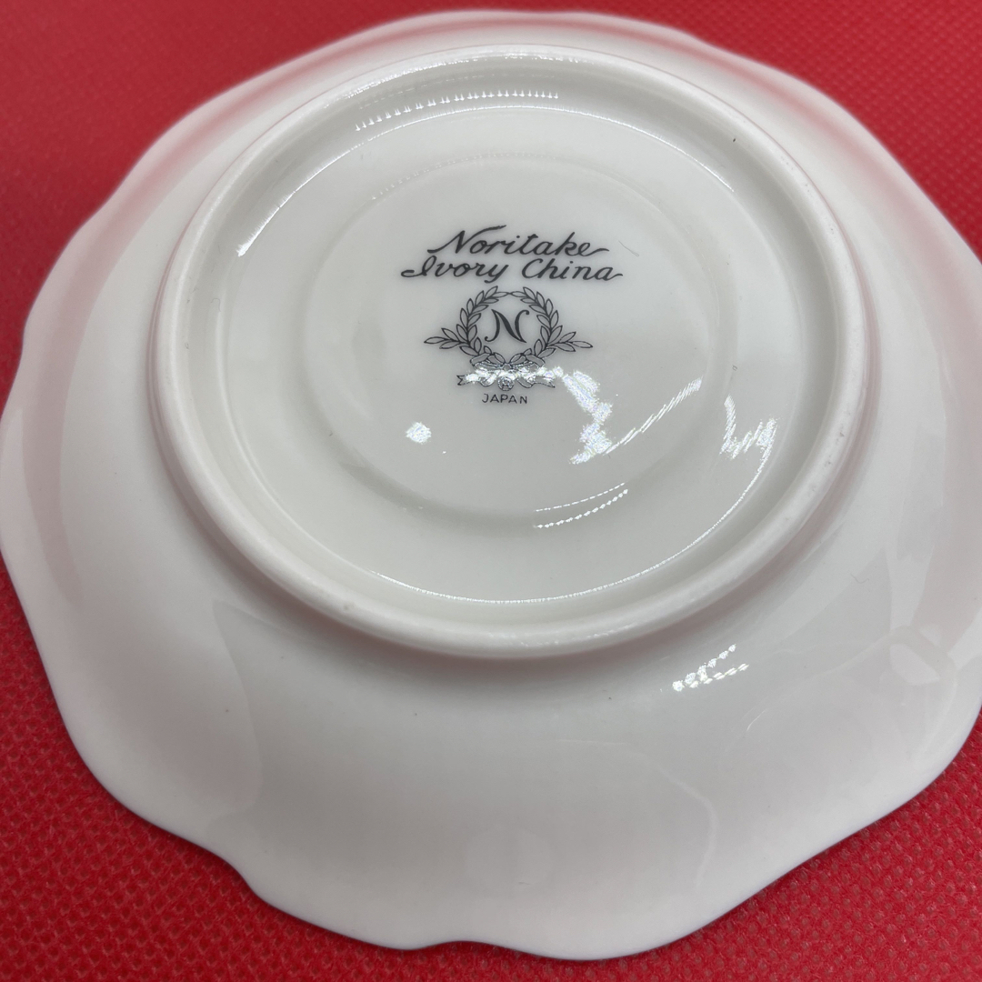 Noritake(ノリタケ)の美品 ノリタケ アイボリーチャイナ ブルーローズ デミタスカップ&ソーサー 4客 インテリア/住まい/日用品のキッチン/食器(グラス/カップ)の商品写真