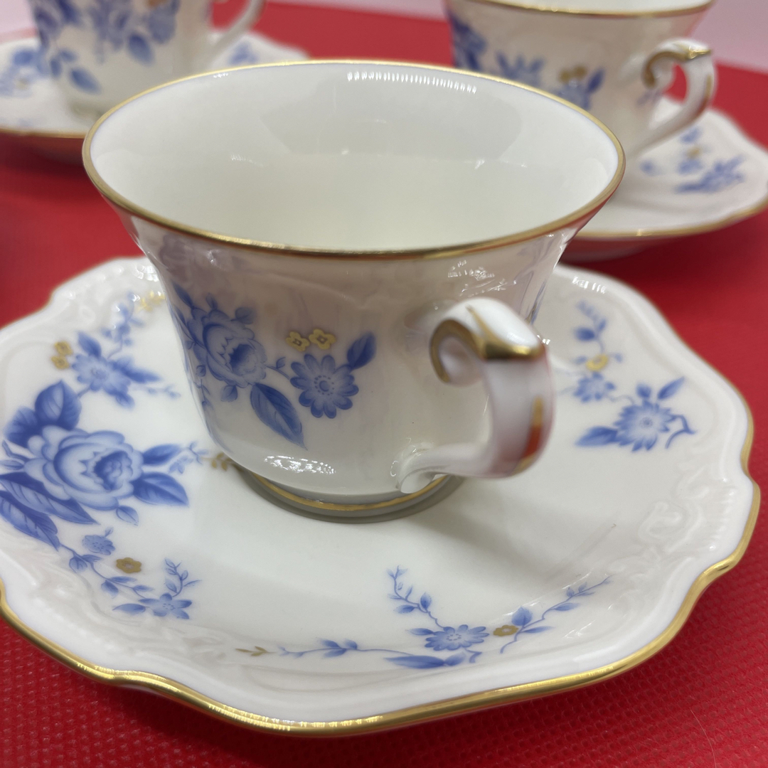 Noritake(ノリタケ)の美品 ノリタケ アイボリーチャイナ ブルーローズ デミタスカップ&ソーサー 4客 インテリア/住まい/日用品のキッチン/食器(グラス/カップ)の商品写真