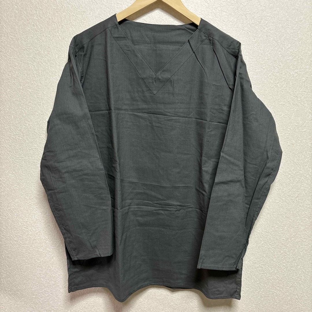 MILITARY(ミリタリー)の「デッドストック」ロシア軍　Vネックスリーピングシャツ薄手 メンズのトップス(Tシャツ/カットソー(七分/長袖))の商品写真