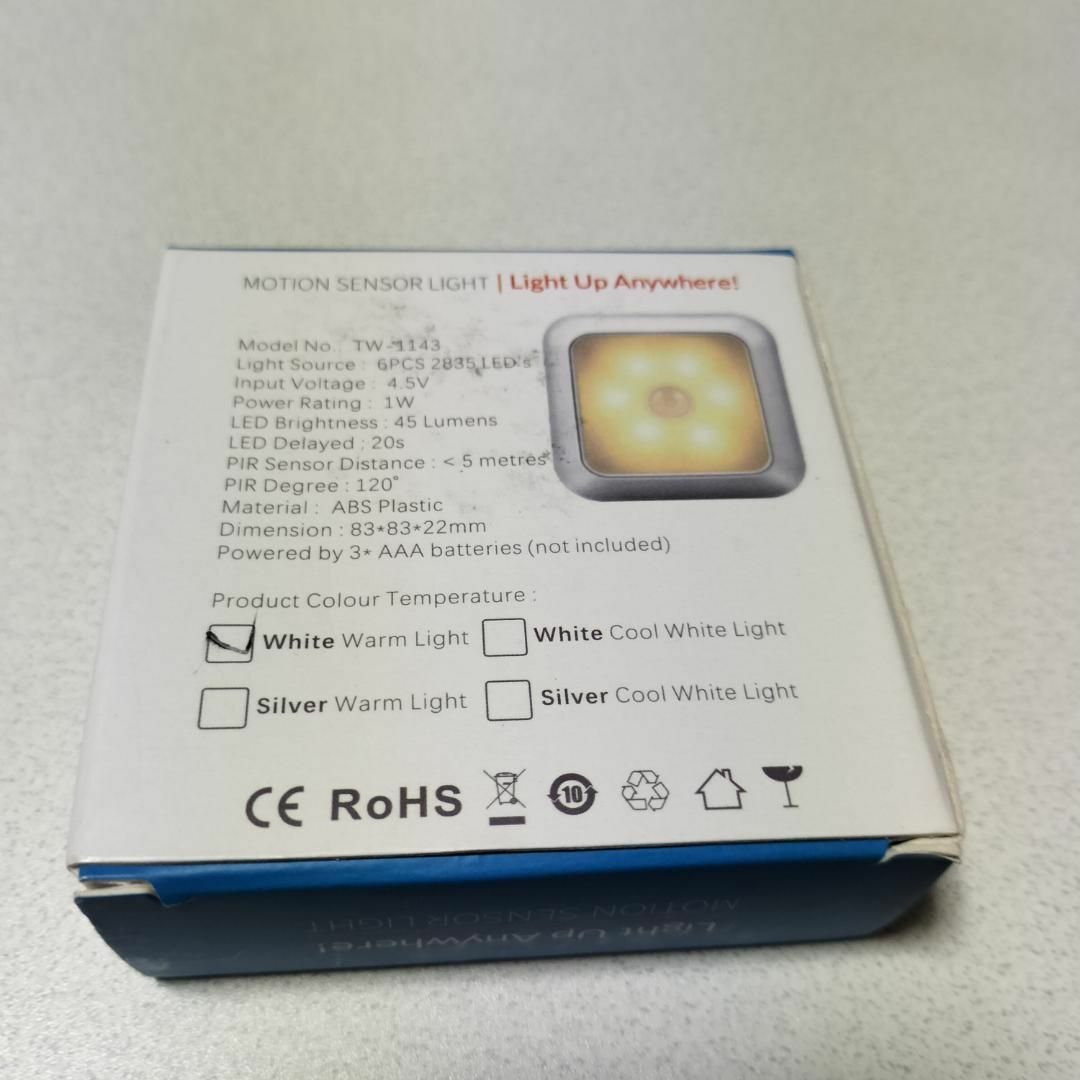 新品未使用　モーションセンサーライト　ホワイト　ウォーム　6LED インテリア/住まい/日用品のライト/照明/LED(その他)の商品写真