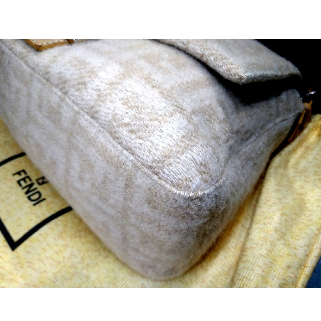 FENDI(フェンディ)の【希少】FENDI フェンディ ハンドバックバッグ  カシミア セカンド ポーチ レディースのバッグ(ショルダーバッグ)の商品写真