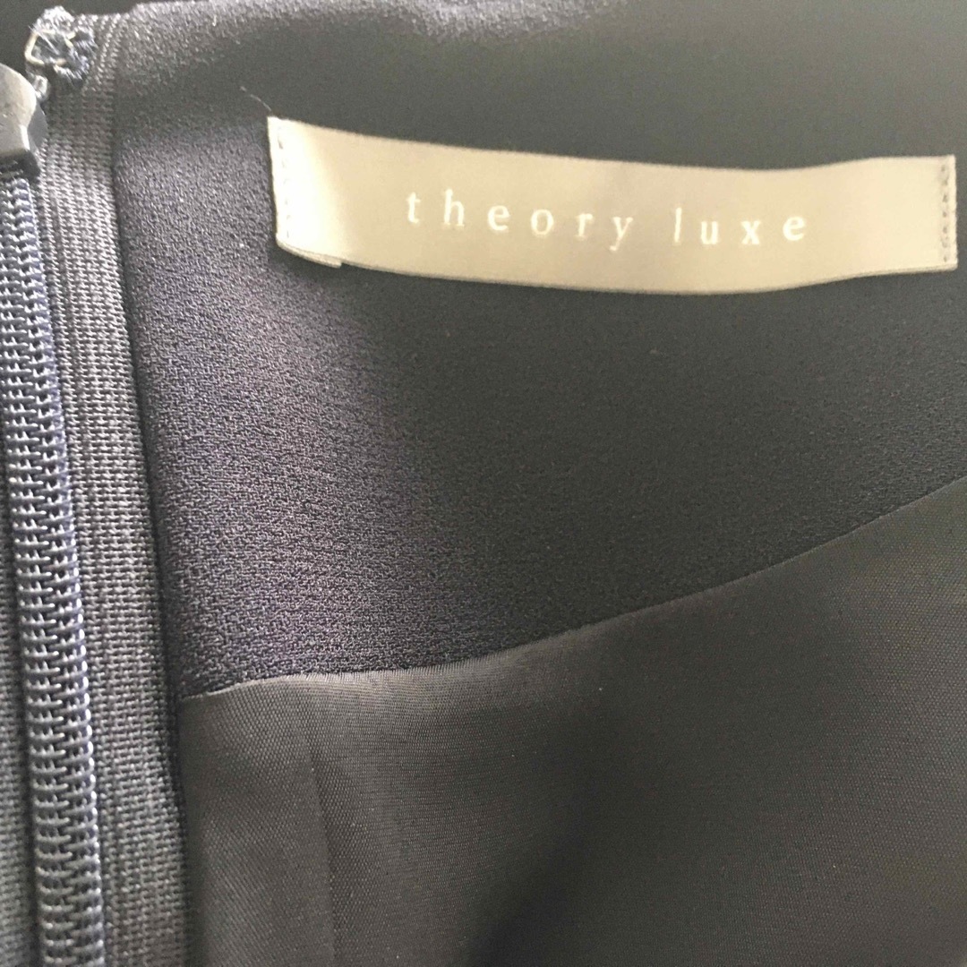 Theory luxe(セオリーリュクス)のセオリーリュクス　袖フレア　ワンピース　濃紺　美品 レディースのワンピース(ひざ丈ワンピース)の商品写真