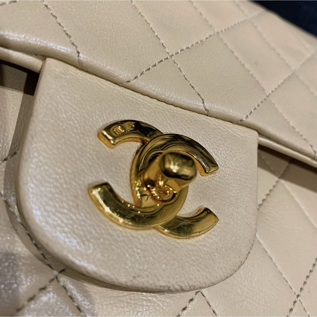CHANEL(シャネル)のCHANELシャネル マトラッセ ラムスキンWフラップゴールド金具 美品 レディースのバッグ(ハンドバッグ)の商品写真