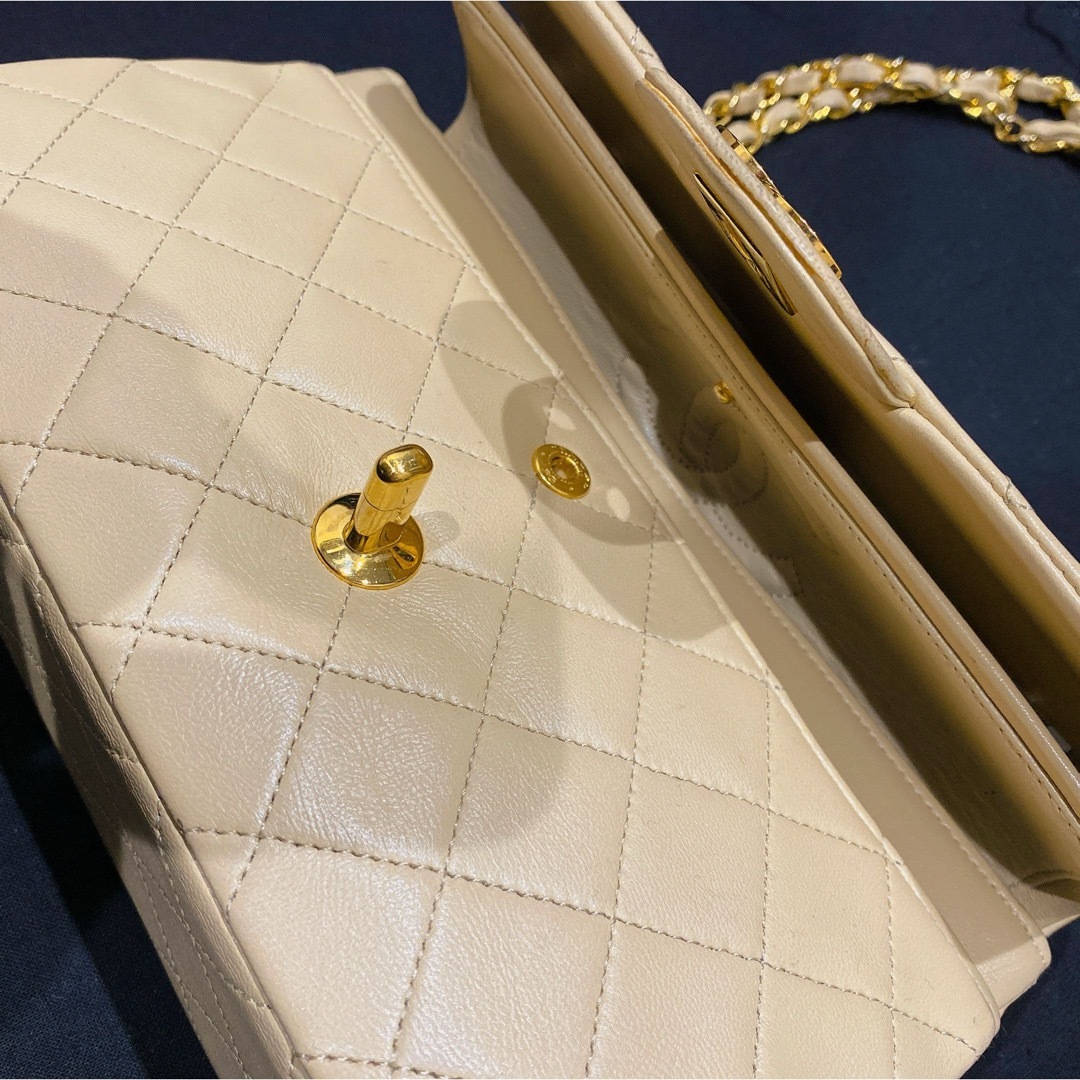 CHANEL(シャネル)のCHANELシャネル マトラッセ ラムスキンWフラップゴールド金具 美品 レディースのバッグ(ハンドバッグ)の商品写真