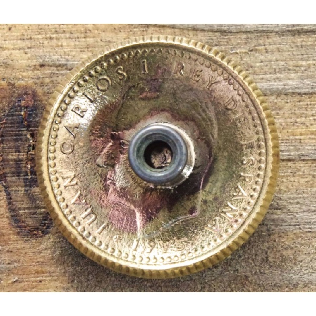 コンチョ　スペイン　1ペセタ　盾　イーグル　20mm　燻し　ボタン コイン ハンドメイドの素材/材料(各種パーツ)の商品写真