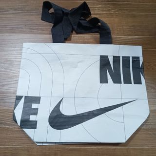 新品NIKE ショッピングバッグ　エコバッグ ホワイト　Ｓサイズ(ショップ袋)