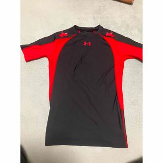 アンダーアーマー(UNDER ARMOUR)のアンダーアーマー  コンプレショッンシャツ　黒赤(Tシャツ/カットソー(半袖/袖なし))