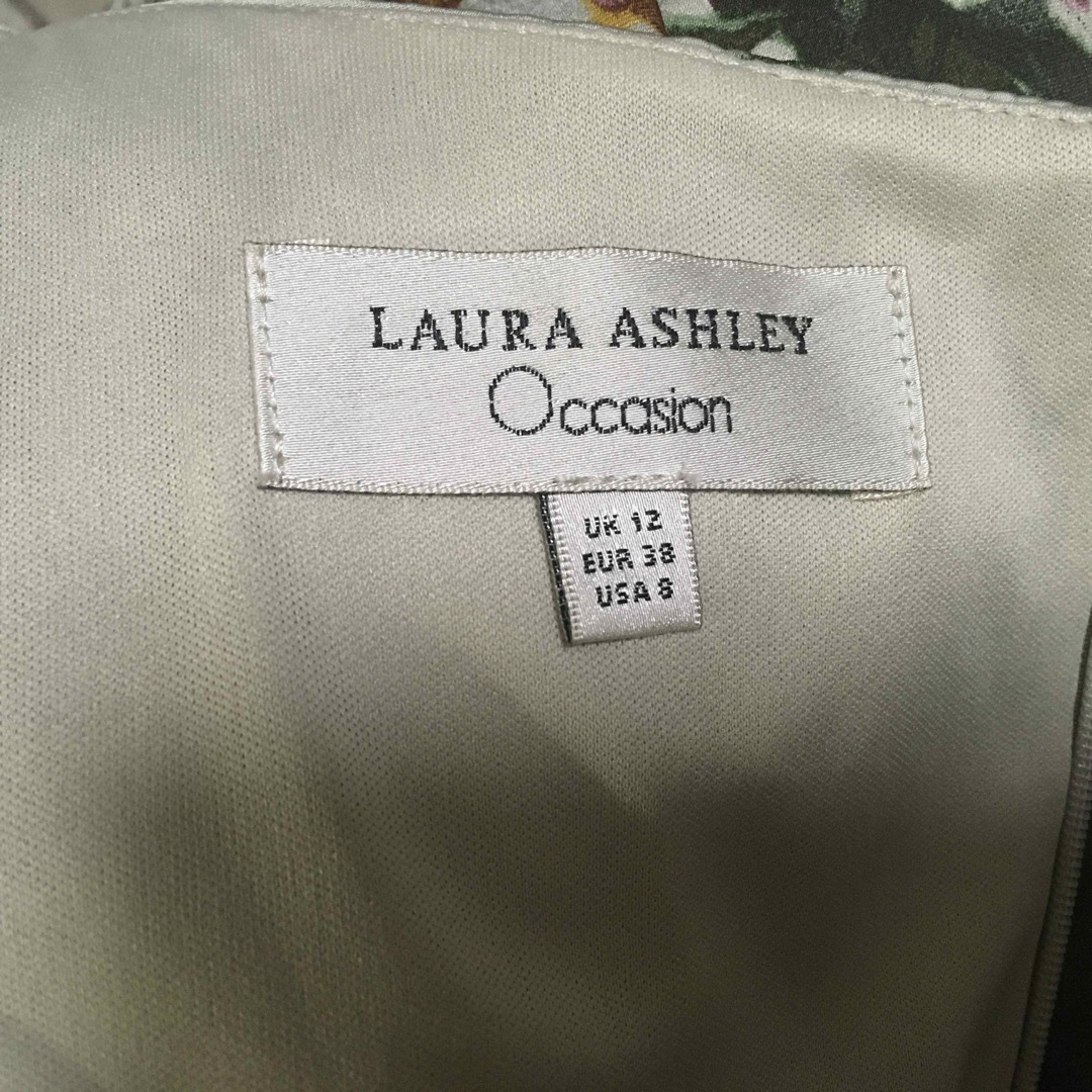 LAURA ASHLEY(ローラアシュレイ)のローラアシュレイ　花柄　ワンピース　未使用 レディースのワンピース(ひざ丈ワンピース)の商品写真