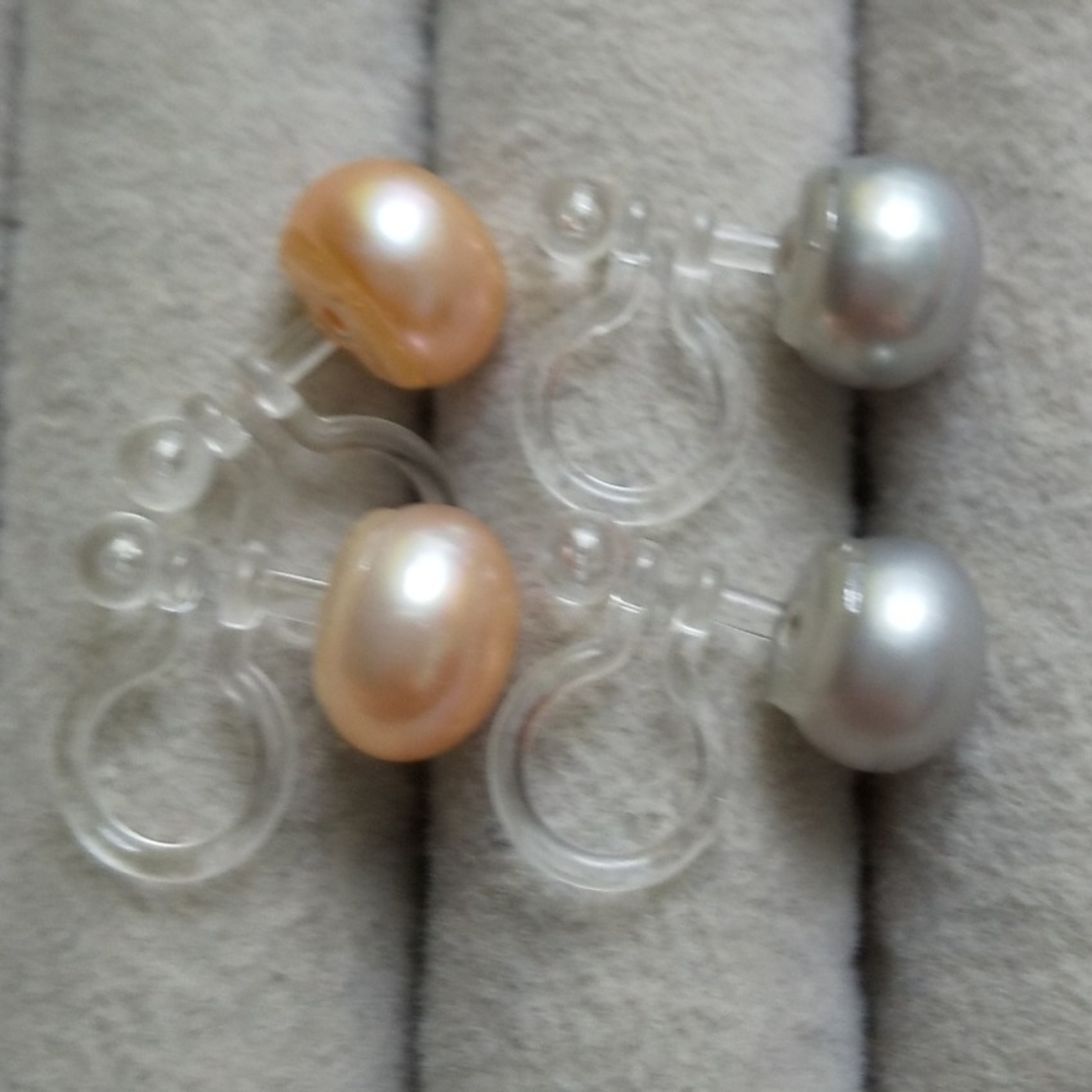 217 淡水真珠イヤリング 2色セット ノンホールピアス 本真珠 セレモニー レディースのアクセサリー(イヤリング)の商品写真