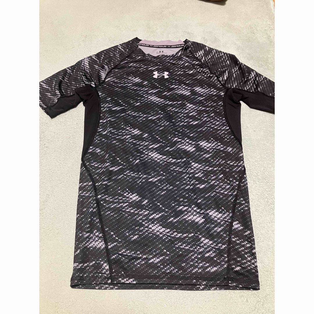UNDER ARMOUR(アンダーアーマー)のアンダーアーマー  ヒートギア　コンプレショッンシャツ　黒③ メンズのトップス(Tシャツ/カットソー(半袖/袖なし))の商品写真