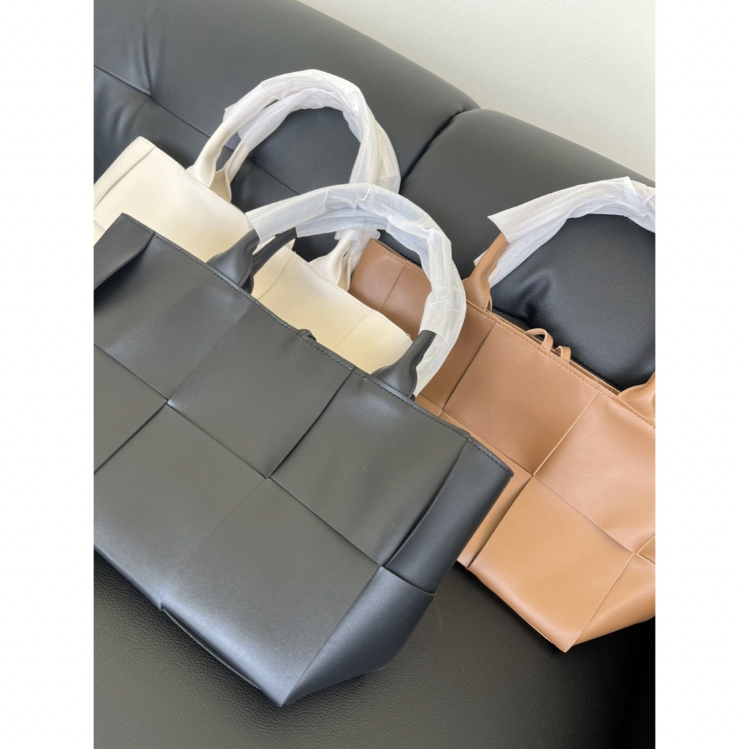 売れ筋トートバッグ✨　編み込み　レザー　アルコ　ショルダー　ブラック　ホワイト　 メンズのバッグ(トートバッグ)の商品写真