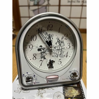 セイコー(SEIKO)のSEIKOクロックディズニー目覚まし時計シルバー(置時計)