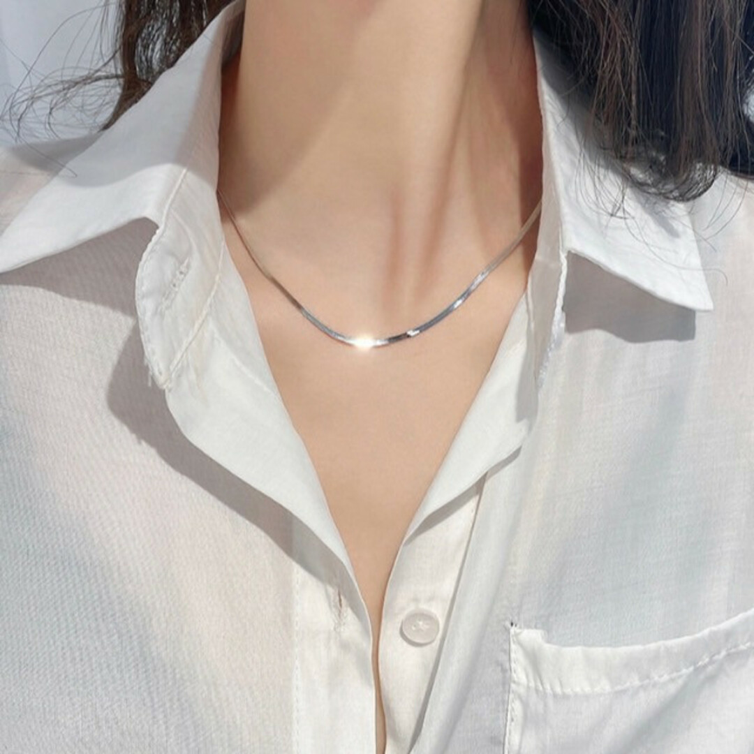 スネークチェーン ネックレス 銀色 シルバー サージカルステンレス シンプル レディースのアクセサリー(ネックレス)の商品写真