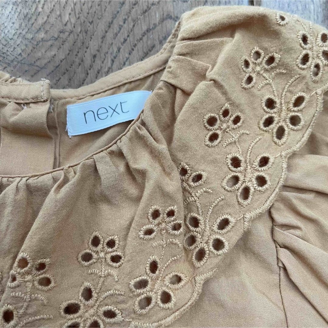 NEXT(ネクスト)の♡next♡レース襟　半袖ブラウス　キャメル色　90 キッズ/ベビー/マタニティのキッズ服女の子用(90cm~)(ブラウス)の商品写真