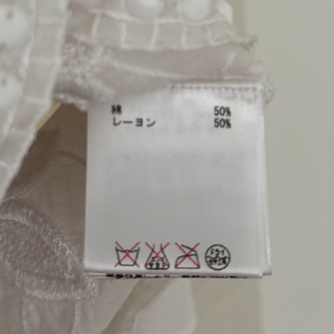 GRACE CONTINENTAL(グレースコンチネンタル)のDiagram カットワーク刺繍TOP ホワイト 38 レディースのトップス(シャツ/ブラウス(長袖/七分))の商品写真