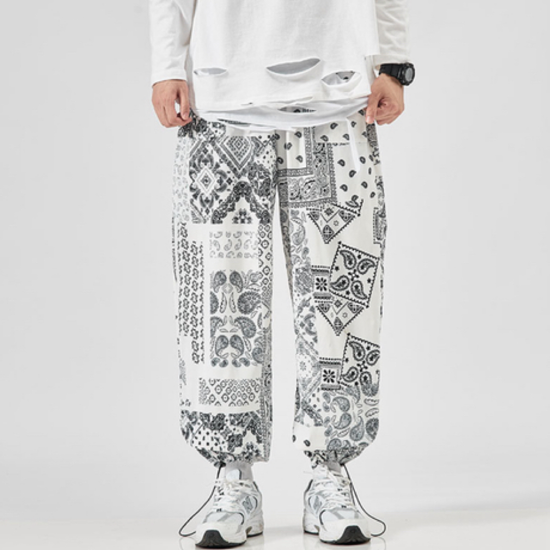 ワイド シルエット ペイズリー ダンス 衣装 カーゴ パンツ ホワイト　韓国 メンズのパンツ(ワークパンツ/カーゴパンツ)の商品写真