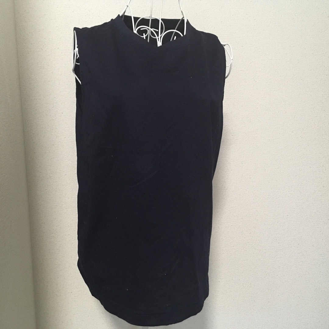 UNIQLO(ユニクロ)のユニクロ　ノースリーブ　T シャツ　美品 レディースのトップス(Tシャツ(半袖/袖なし))の商品写真