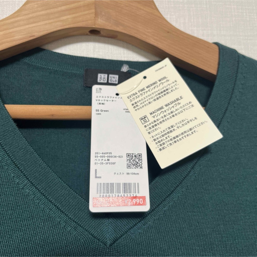 UNIQLO(ユニクロ)の新品　ユニクロ　エクストラファインメリノ　Vネックセーター　L グリーン メンズのトップス(ニット/セーター)の商品写真