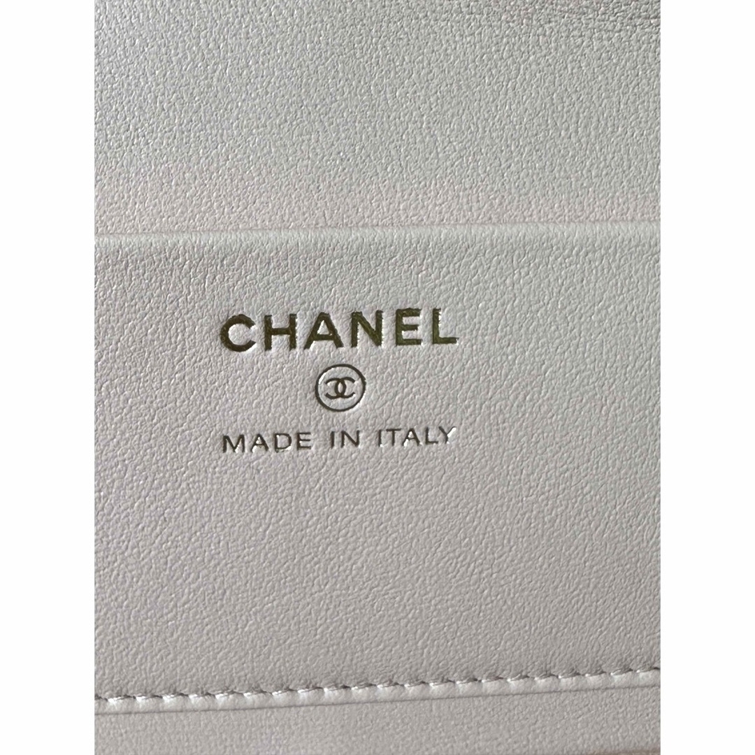 CHANEL(シャネル)の【未使用】シャネル CHANEL エナメル　ヴァニティー ミニバッグ レディースのバッグ(ショルダーバッグ)の商品写真