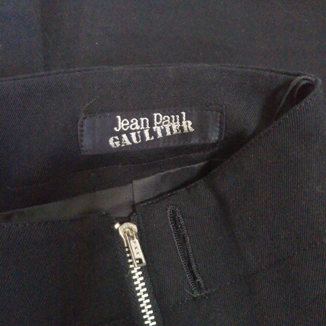 Jean-Paul GAULTIER(ジャンポールゴルチエ)のジャンポールゴルチエ　ブラック　スカート　ゴルチエ　ゴルチェ　ブランドスカート レディースのスカート(ひざ丈スカート)の商品写真