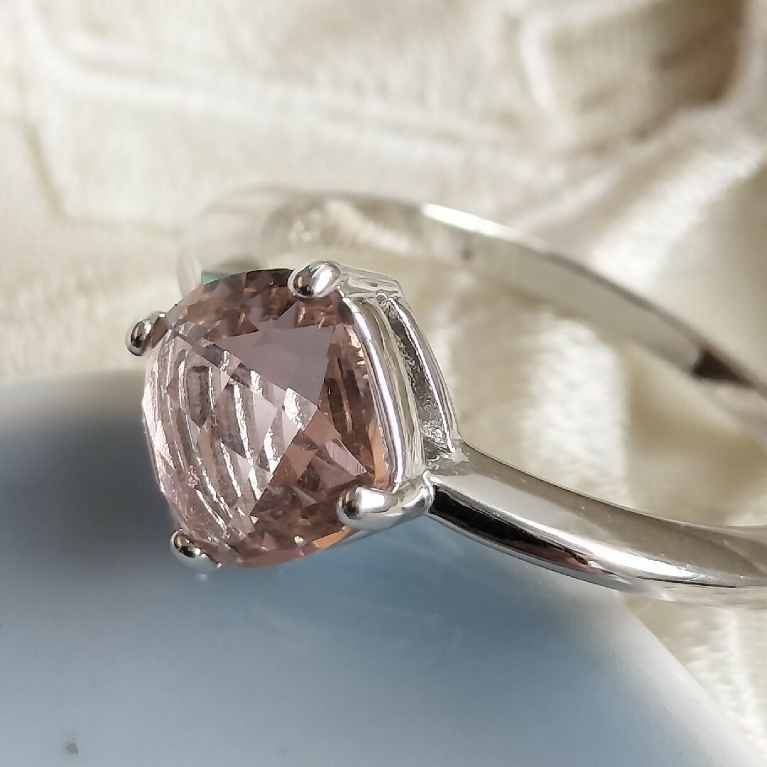 SWAROVSKI(スワロフスキー)のスワロフスキー ピンク系カラーストーン リング 指輪 レディースのアクセサリー(リング(指輪))の商品写真