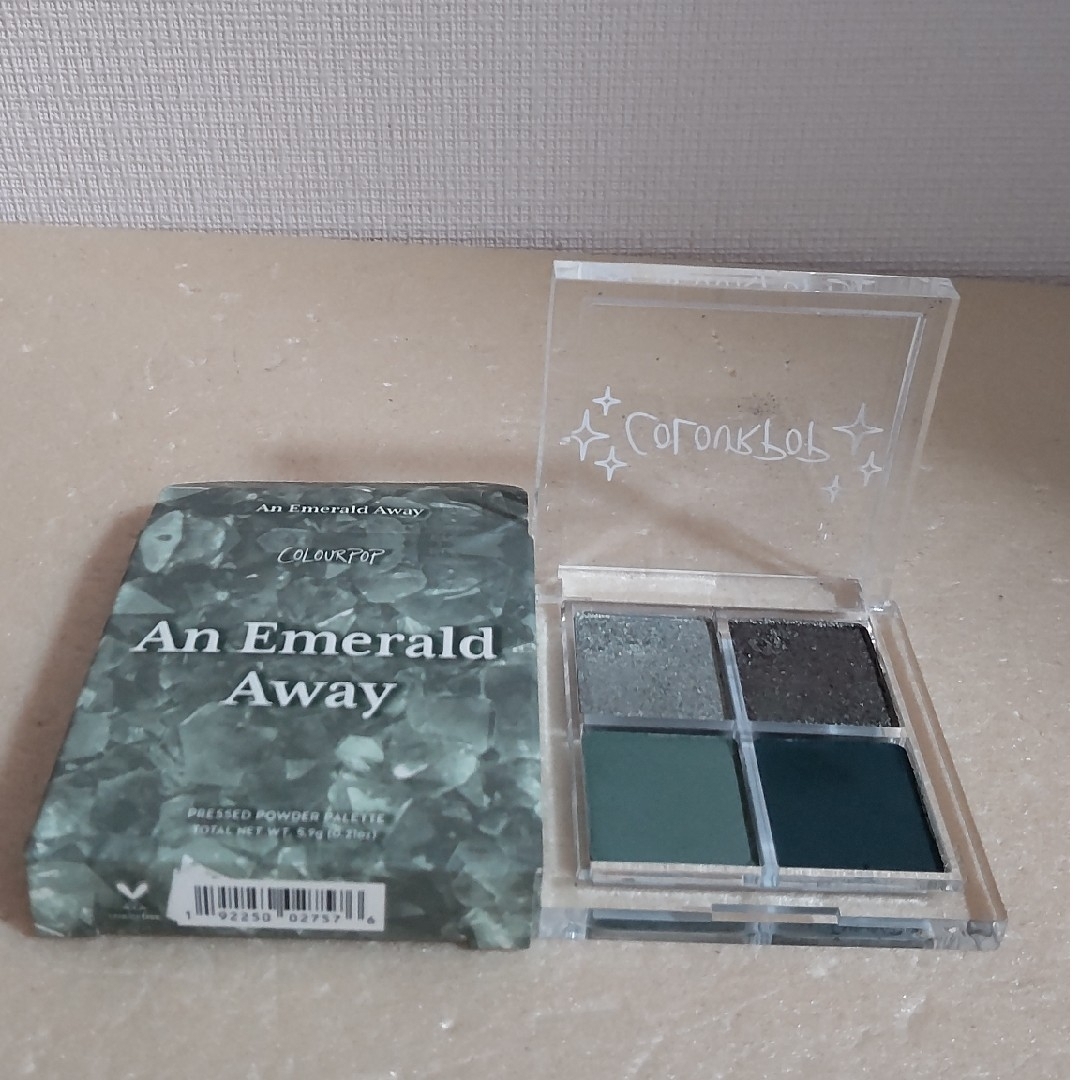 colourpop(カラーポップ)の【used】カラーポップ　アイシャドウパレットAn Emerald Away コスメ/美容のベースメイク/化粧品(アイシャドウ)の商品写真