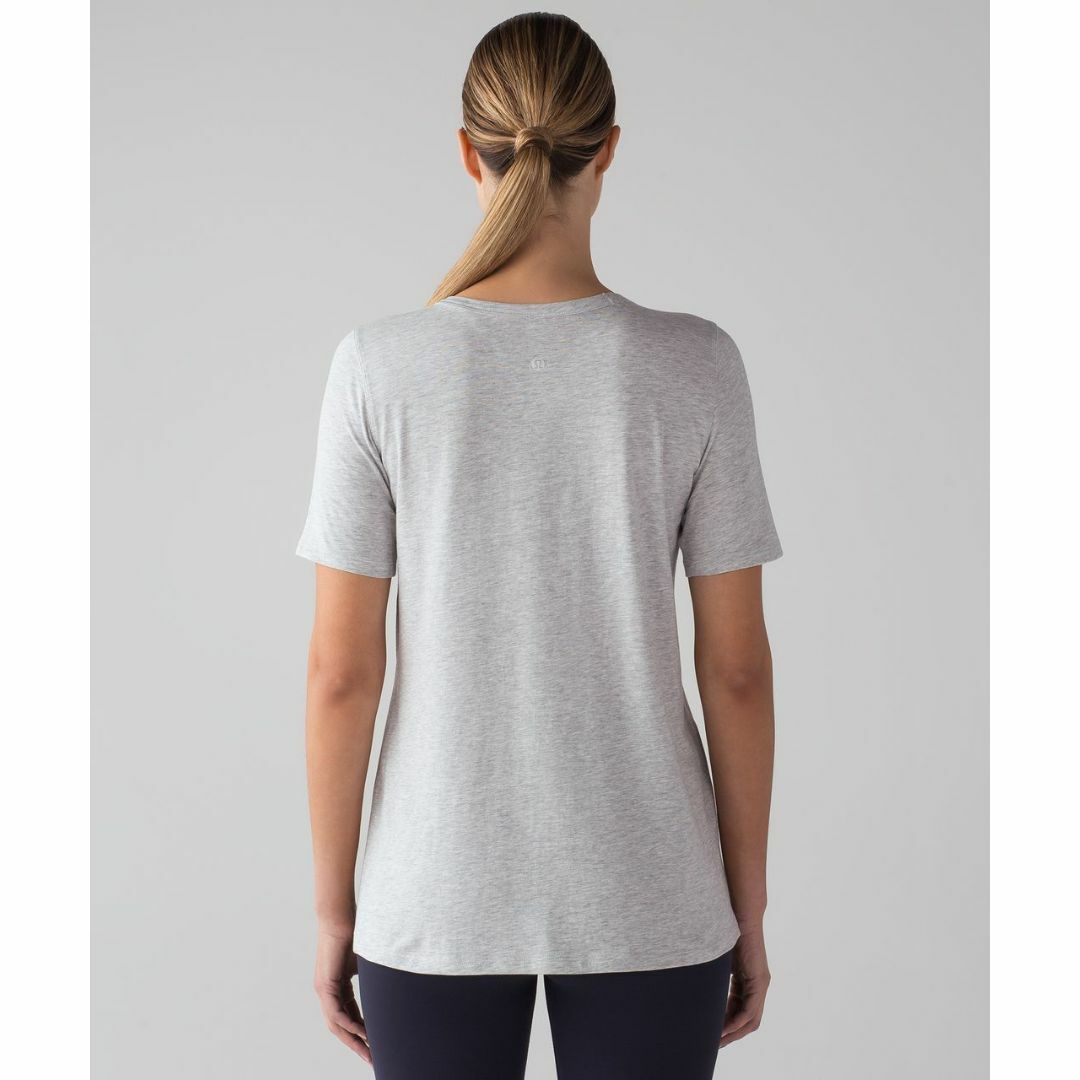 lululemon(ルルレモン)のルルレモン Lululemon Love Tee Crew II サイズ2or4 レディースのトップス(Tシャツ(半袖/袖なし))の商品写真