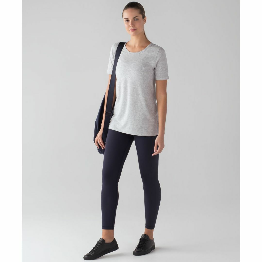 lululemon(ルルレモン)のルルレモン Lululemon Love Tee Crew II サイズ2or4 レディースのトップス(Tシャツ(半袖/袖なし))の商品写真