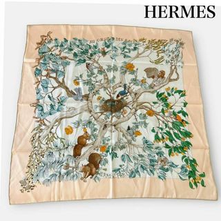 エルメス(Hermes)のベージュエルメスAU COEUR DES BOIS 森の中で　カレ90 スカーフ(バンダナ/スカーフ)