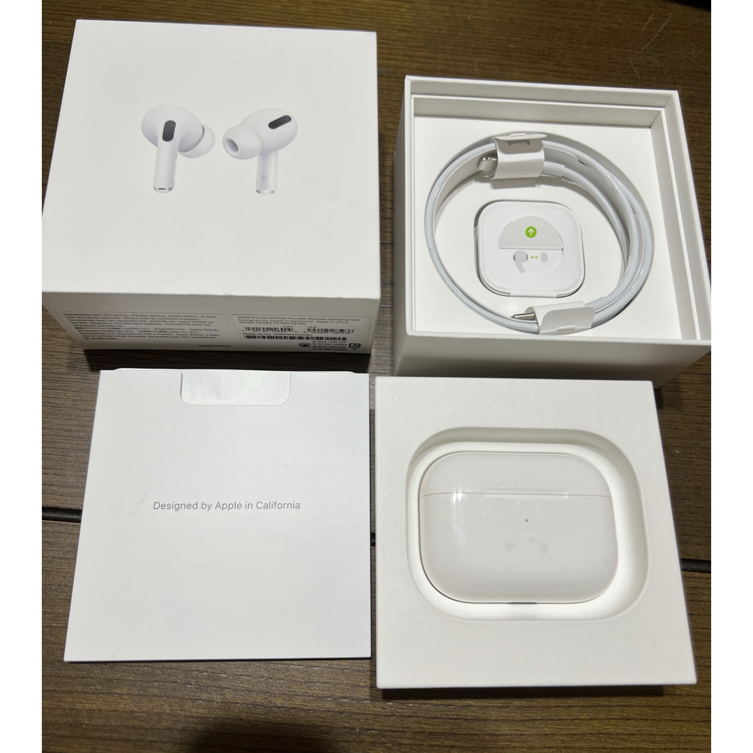 Apple(アップル)のApple AirPods Pro  MWP22J/A 第一世代 スマホ/家電/カメラのオーディオ機器(ヘッドフォン/イヤフォン)の商品写真