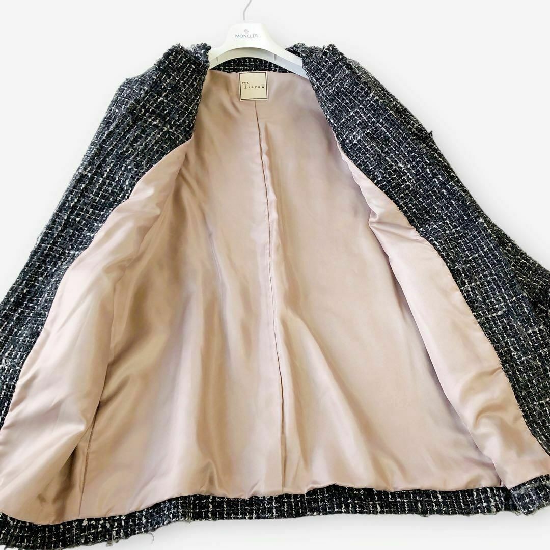 tiara(ティアラ)のTiara　ティアラ　ノーカラー ツイードコート L〜XL　黒　ロングレディース レディースのジャケット/アウター(トレンチコート)の商品写真
