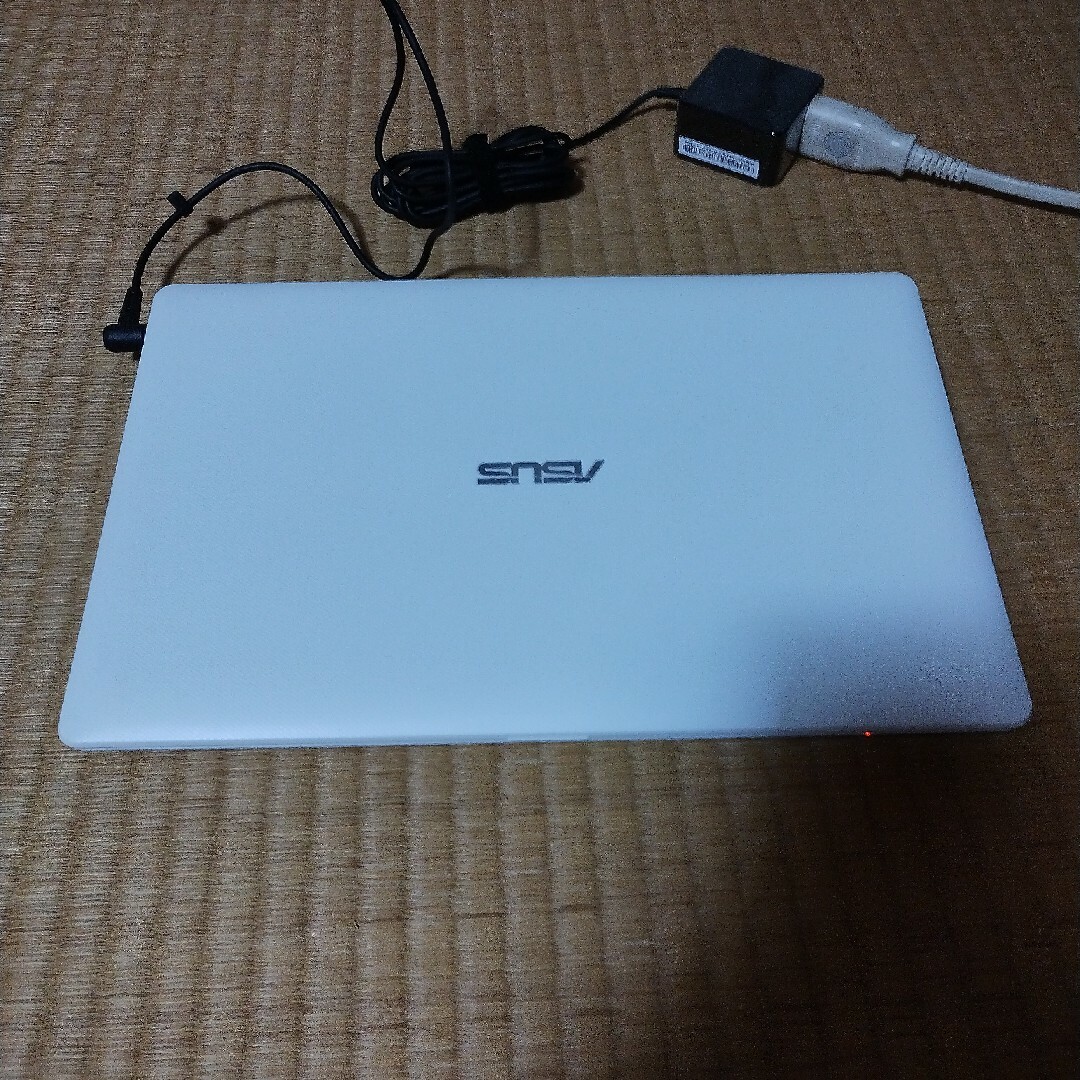 ASUS(エイスース)のASUS ノートPC VivoBook X200MA-KXWHITE CELE… スマホ/家電/カメラのPC/タブレット(ノートPC)の商品写真