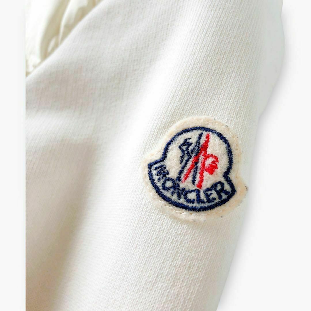 MONCLER(モンクレール)のモンクレールフリル　ダウンカーディガン　ニット/ライトダウン　パーカー　ネイビー レディースのトップス(カーディガン)の商品写真