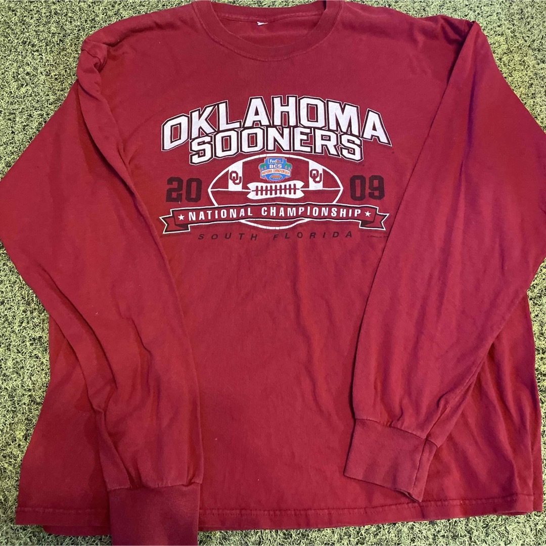 OKLAHOMA SOONERSカレッジプリント Vネック フットボールTシャツ メンズのトップス(シャツ)の商品写真