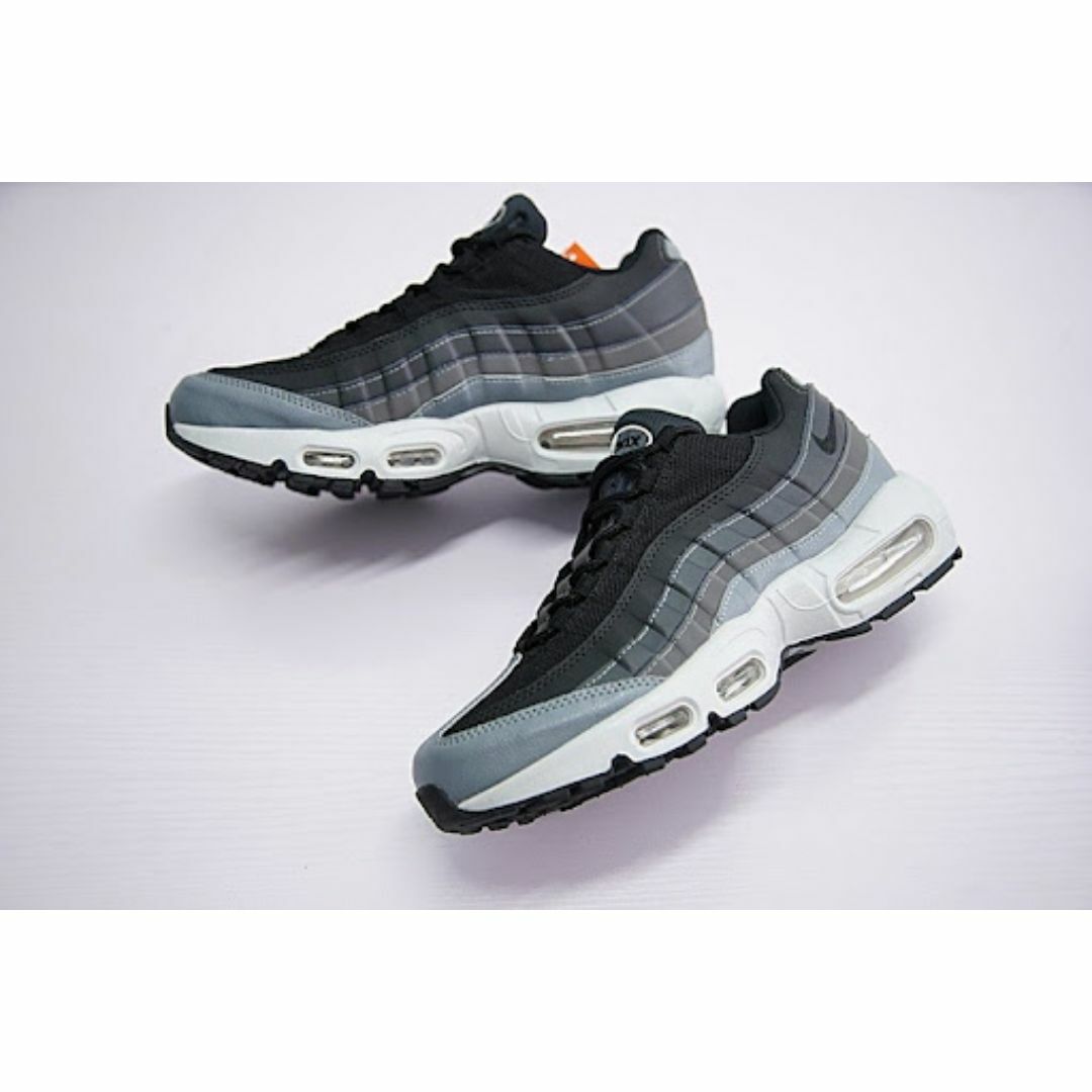 NIKE(ナイキ)の★人気 格安 NIKE AIRMAX95 ブラック アンスラサイト 27cm メンズの靴/シューズ(スニーカー)の商品写真