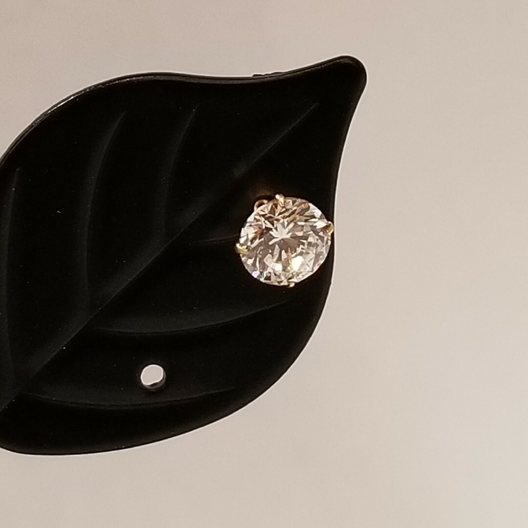 新品　K18キュービックジルコニアピアス　5ミリ　片耳分 メンズのアクセサリー(ピアス(片耳用))の商品写真